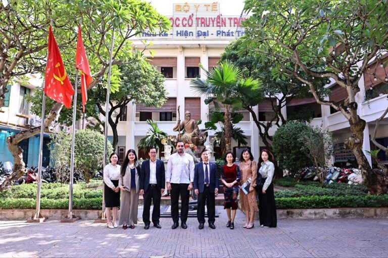 Embajador nicaragüense visita Hospital Nacional de Medicina Tradicional en Vietnam