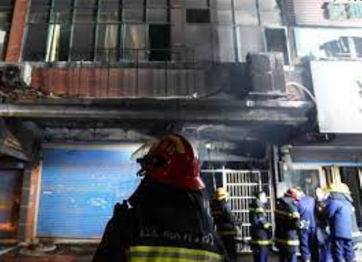 China: Trágico incendio en almacén refrigerado en construcción