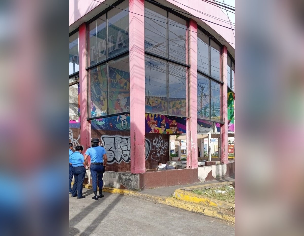 Hombre encontrado muerto frente a un antiguo restaurante en Residencial Linda Vista