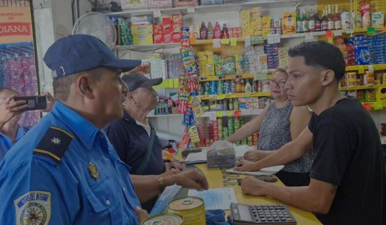Bomberos Unidos realizan inspecciones en tramos de ventas de pólvora en Managua