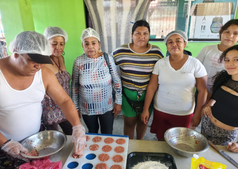 Inpesca capacita a vendedores de productos pesqueros en innovación y calidad en Casares, Diriamba