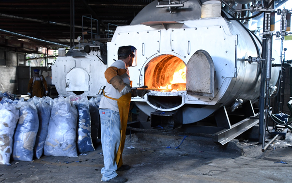 Proceso de fabricación del vapor para el teñido de ropa