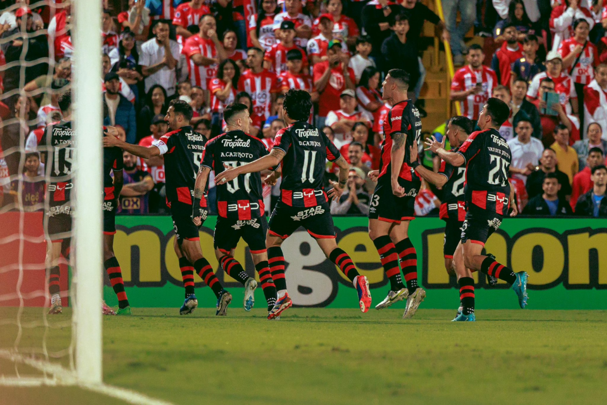 lajuelense se coronó BICAMPEON de la Copa Centroamericana al vencer 3-2 en el global al  Real Estelí