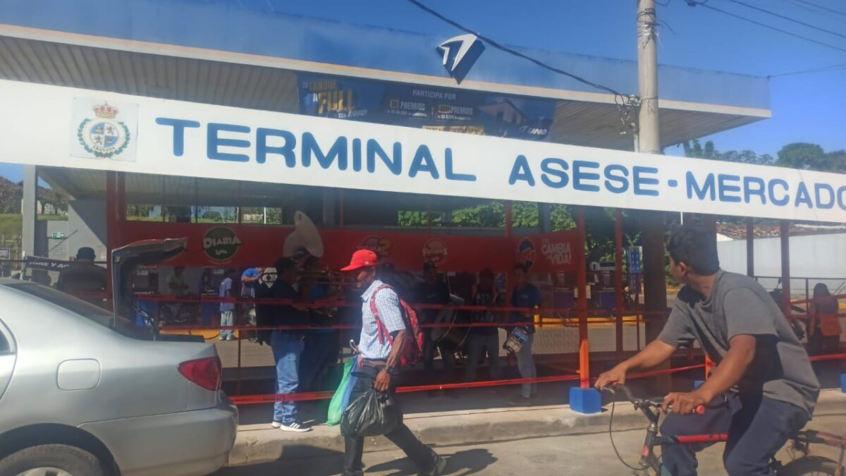 Inauguración de Terminal de Taxis en Granada