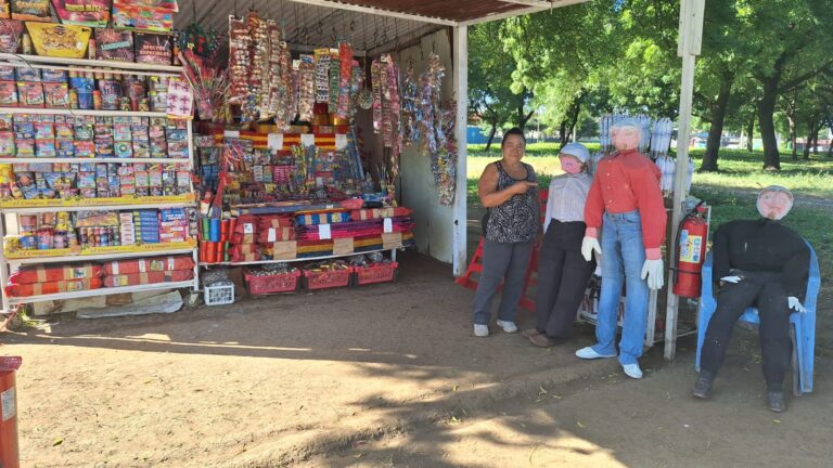 «La Gata» ofrece variedad de productos pirotécnicos a precios especiales