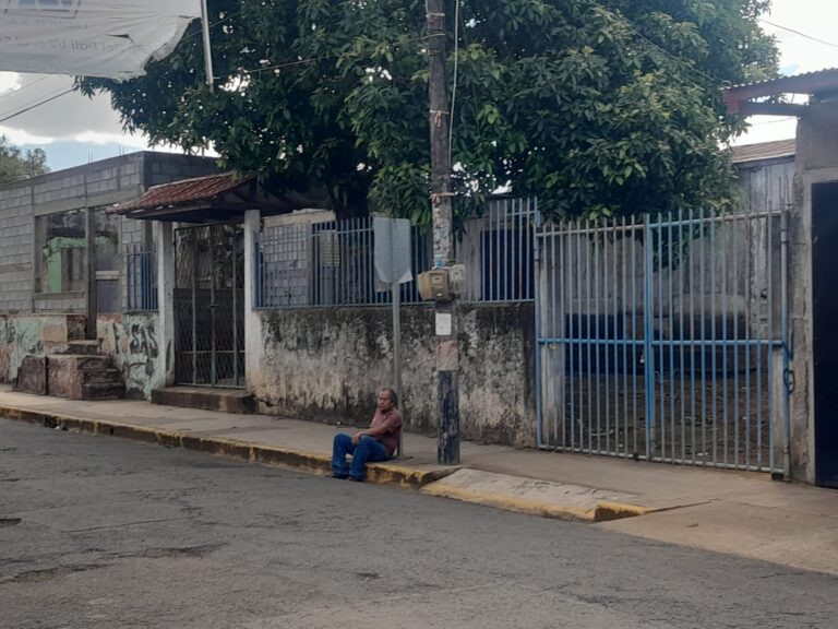 Vigilante muere al caer del techo de la casa que cuidaba en Masaya