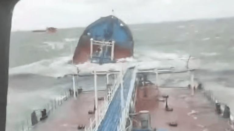 Mal tiempo causa choque de petroleros rusos en el Mar Negro