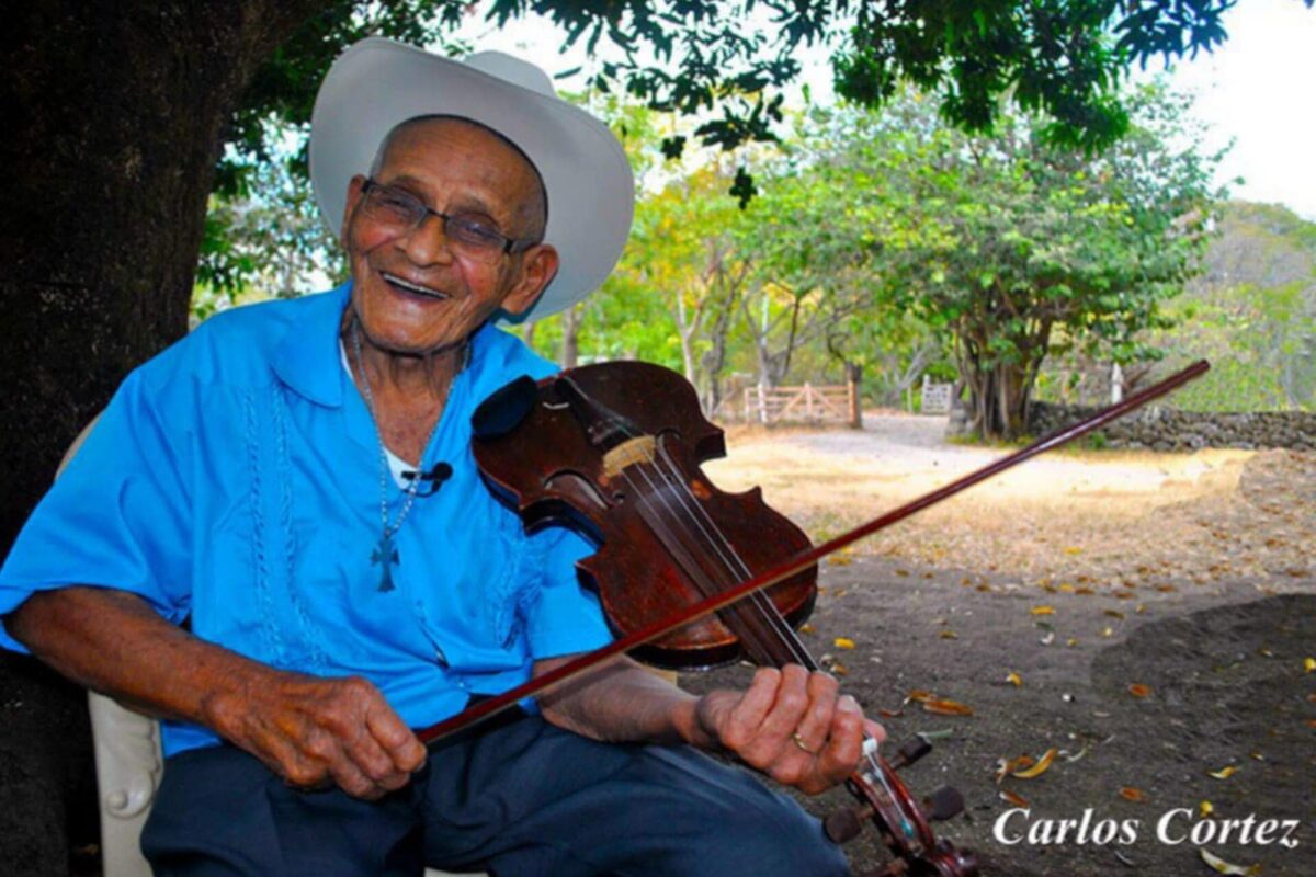 El músico nicaragüense Adán Hernández Rocha