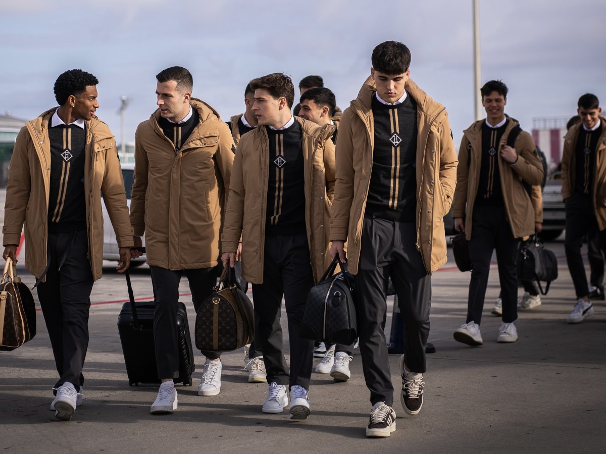 El fútbol club Barcelona aterrizó en Lisboa para su duelo de la UEFA Champions League ante el Benfica