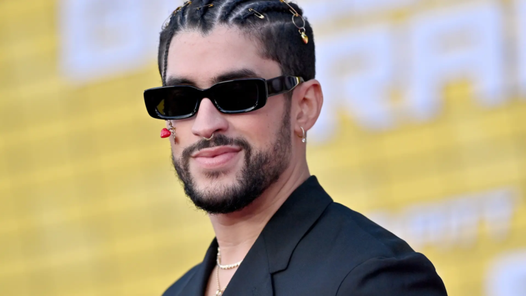 Bad Bunny se estrena como presentador de noticias en Puerto Rico