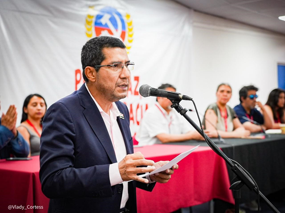 Compañero Carlos Midence, dando lectura al saludo de nuestro FSLN 