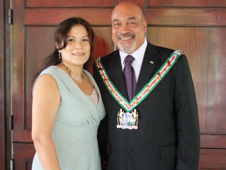 Ingrid Bouterse-Waldring y su esposo Desire Delano Bouterse