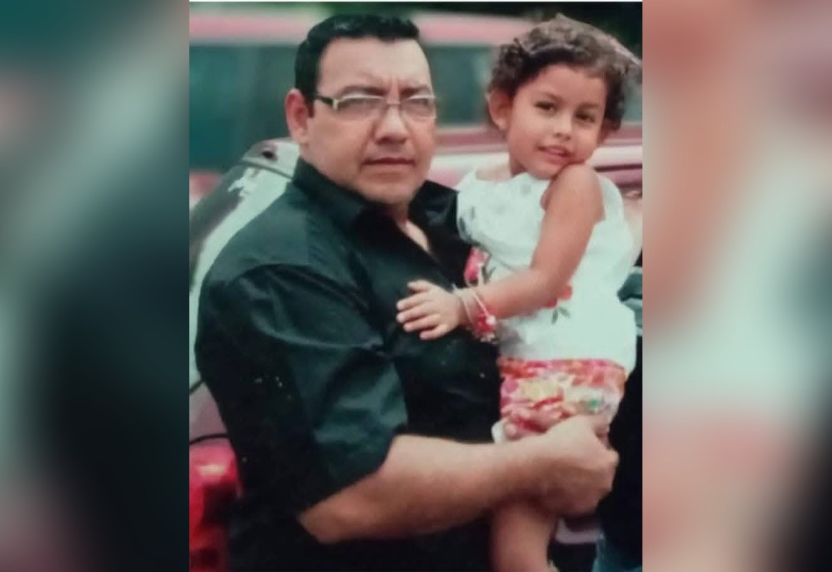 Ronald Antonio Cisneros Mejía junto a su hija cuando era apenas una niña