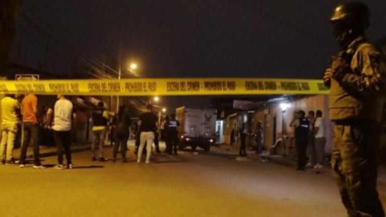 Adolescente y seis adultos son asesinados en ataque de sicarios en Ecuador