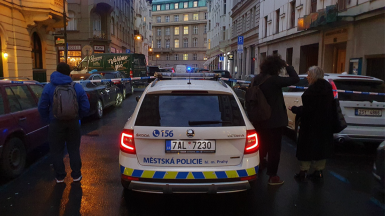 Dos mujeres mueren apuñaladas por un adolescente en centro comercial de República Checa