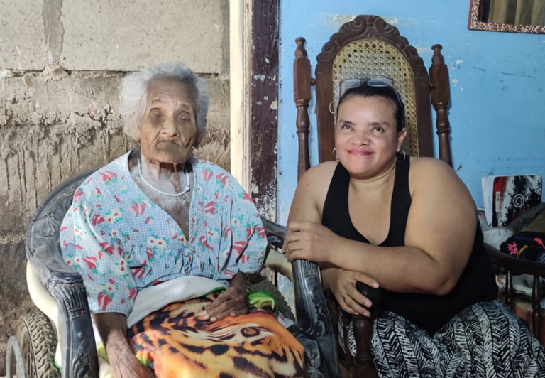 Abuelita más longeva de Nicaragua celebra 115 años en Granada