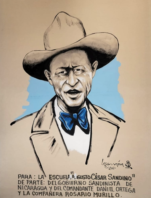 Pintura Retrato de Sandino del artista plástico nicaraguense Lezamon. Entregado a la escuela A.C. Sandino de parte del Gobierno de Nicaragua y Comandante Daniel y la Cra. Rosario