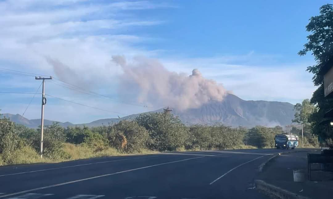 Volcán Telica: 28 explosiones y emanación de gases