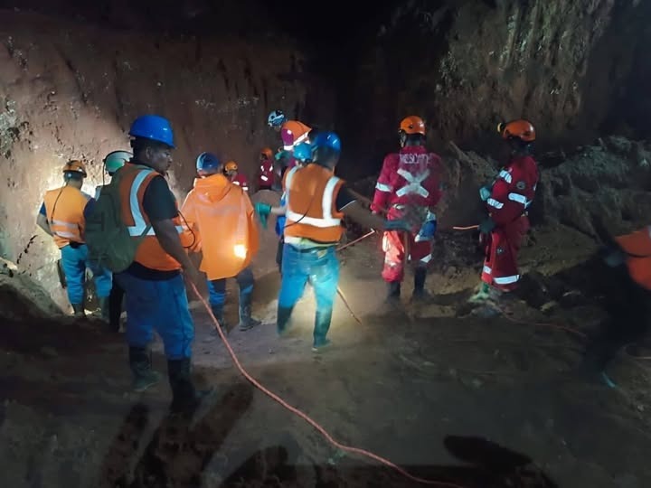 Búsqueda y rescate en mina Linda Ventura: bomberos y mineros unidos en labor arriesgada