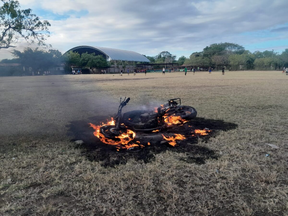 Policía de Nindirí busca a Josué Jaime por incendiar moto en Masaya