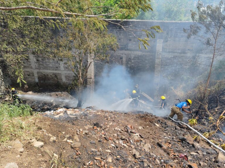 Garroberos hacen de las suyas y provocan incendio en terreno de tramos de pólvora en Tiscapa