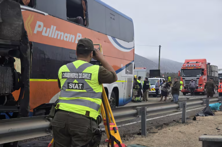 Seis muertos y 40 heridos en choque de 4 autobuses en Chile