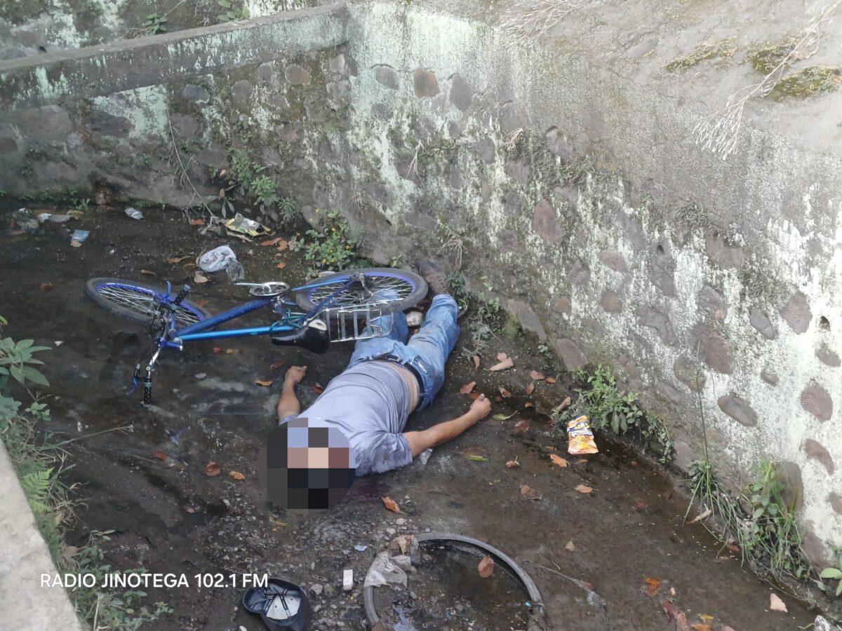 Tragedia en Jinotega: Ciclista cae en alcantarilla profunda. Foto cortesía Radio Jinotega