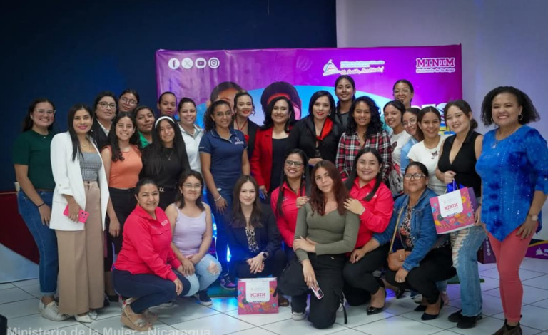 Comunicadoras y estudiantes de la Universidad Casimiro Sotelo comparten experiencias por el Día de la Mujer