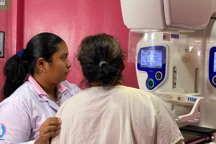 Centro Ligia Altamirano en Managua realiza megaferia de salud por el Día de la Mujer