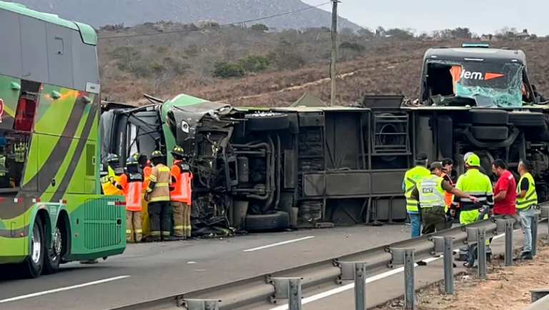 Seis muertos y más de 70 heridos en choque múltiple de buses en Chile