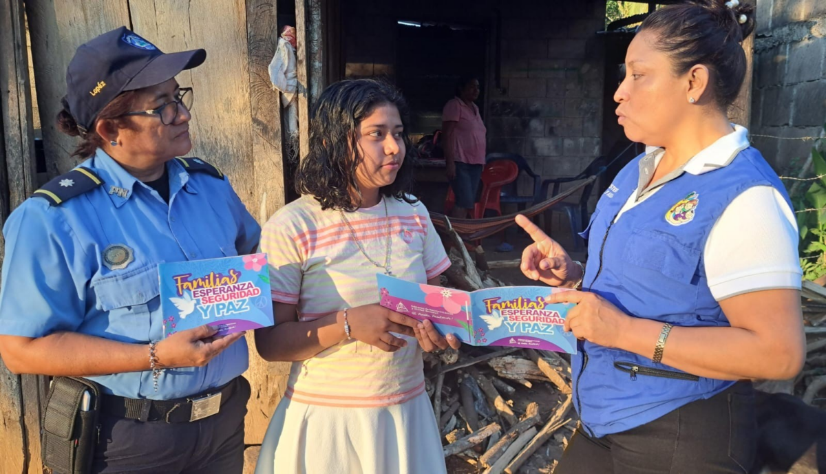 El Ayote – Chontales: con Policía Nacional Visitamos a familias en barrios y comunidades, compartiendo la importancia de la comunicación asertiva y buena convivencia en la familia para la construcción de hogares cariñosos y seguros