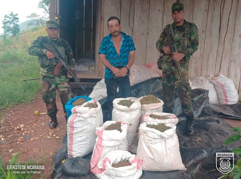 Ejército de Nicaragua retiene a sujeto con siete sacos repletos de marihuana en Jinotega