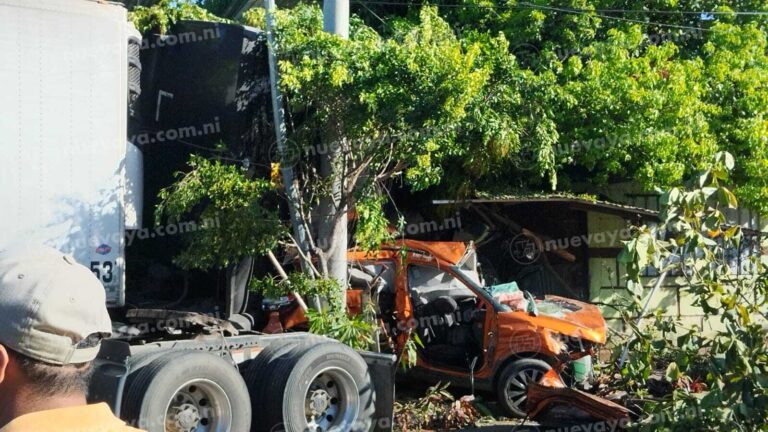 Conductor de camioneta perece impactado por furgón en pista La Ceibita-Linda Vista