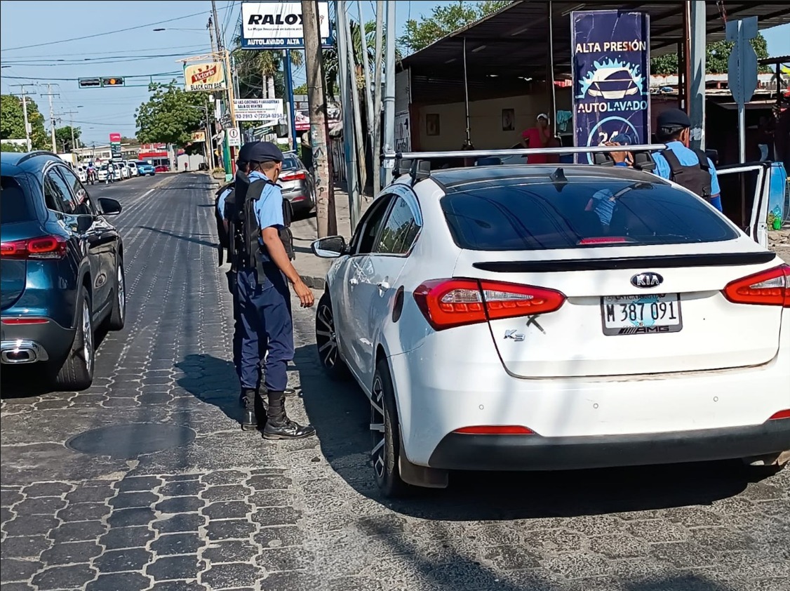 El automóvil fue encontrado de la rotonda de Plaza España cuatro cuadras al oeste