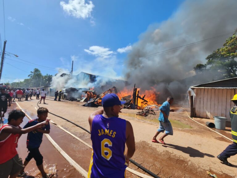 Incendio destruye tres negocios y dos talleres en Bilwi