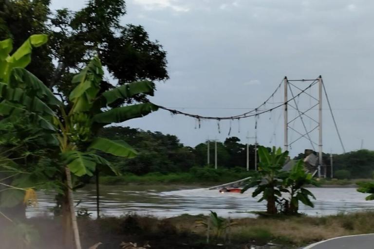 Puente colgante se derrumba en Ecuador dejando un muerto y cinco heridos