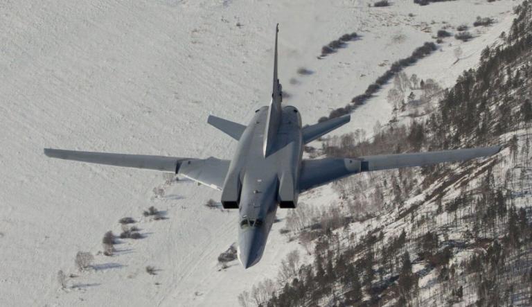 Bombardero supersónico ruso se estrella en Siberia dejando un muerto y tres heridos