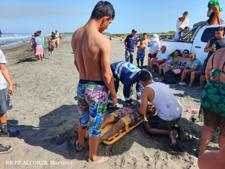 Miembros de Cruz Blanca rescatan de la muerte a veraneante matagalpino en Paso Caballos
