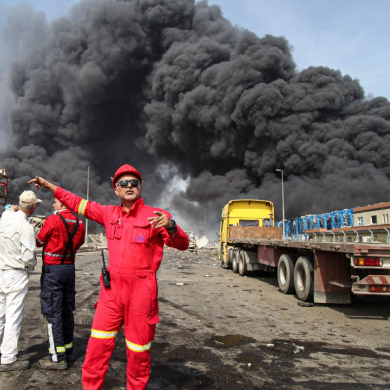 Potente explosión en puerto de Irán causa 40 muertos y más de 800 heridos