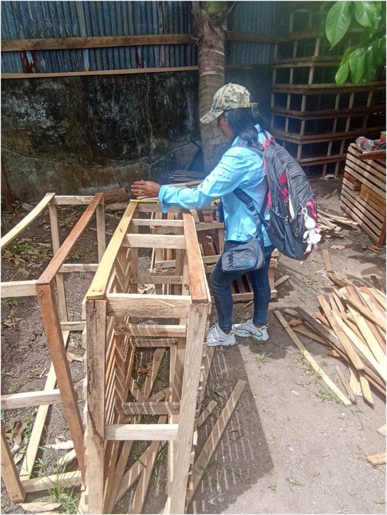 INPESCA supervisa construcción de nasas para la próxima temporada de langosta en Bluefields