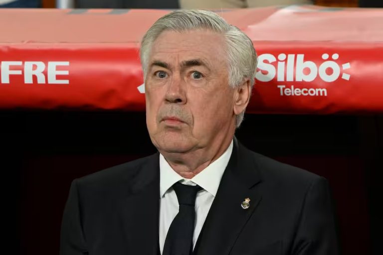 Técnico del Real Madrid podría quedar fuera del equipo tras derrota ante el Barcelona