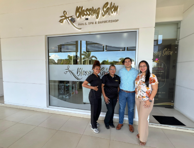 Ortopedista y pediatra abren puertas de “Blessing Salón”, un espacio para damas y caballeros