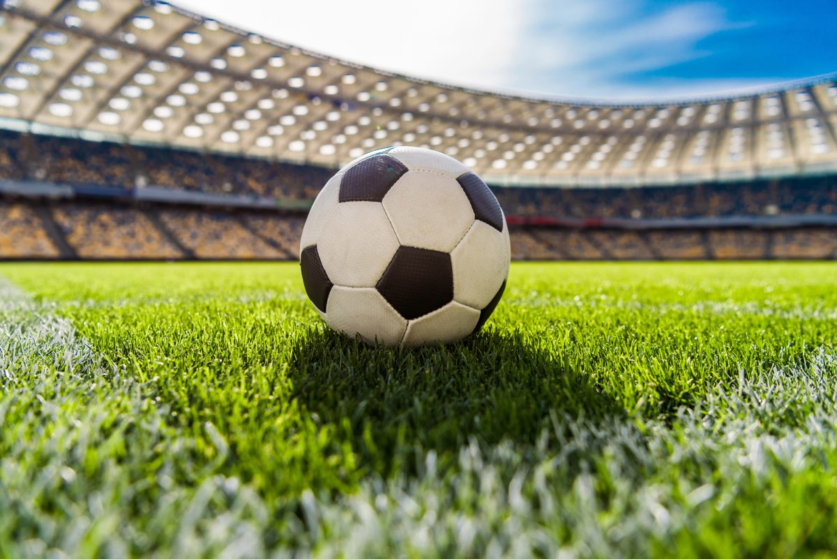 Pelota de fútbol cortesía de depositphotos.com