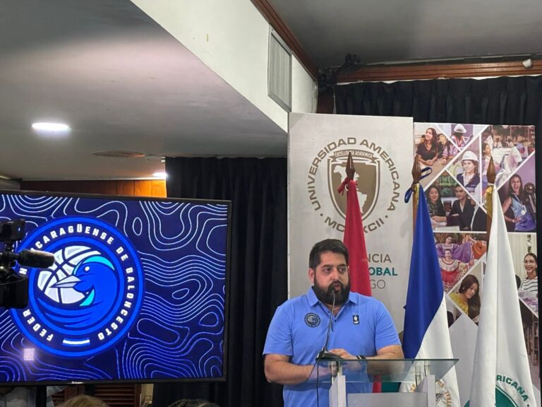 Boricua Leonel Avilés es técnico de la selección de baloncesto femenina
