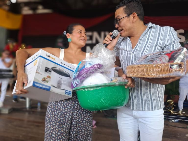 Artista circense gana primer lugar del concurso del Hula Hula en La Madre Panza 2025