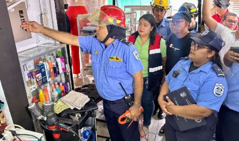 Bomberos Unidos desarrollan inspección en establecimientos del mercado Roger Deshon
