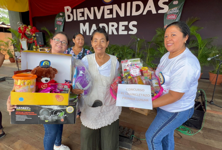 Madre de cuatro hijos y con gran puntería se alza con el primer lugar del concurso «El Chancletazo»