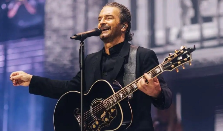 Ricardo Arjona lanza «Gritas», una crítica a la desconexión emocional en la era digital