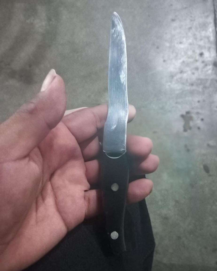 Este es el cuchillo que portaba el sujeto