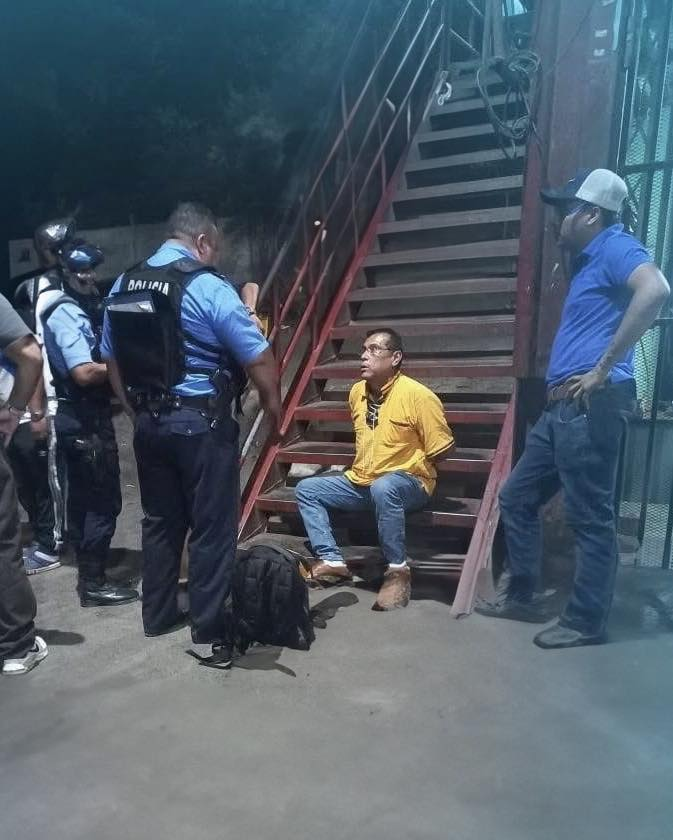 Elmer Martínez: Médico arrestado por daños y amenazas